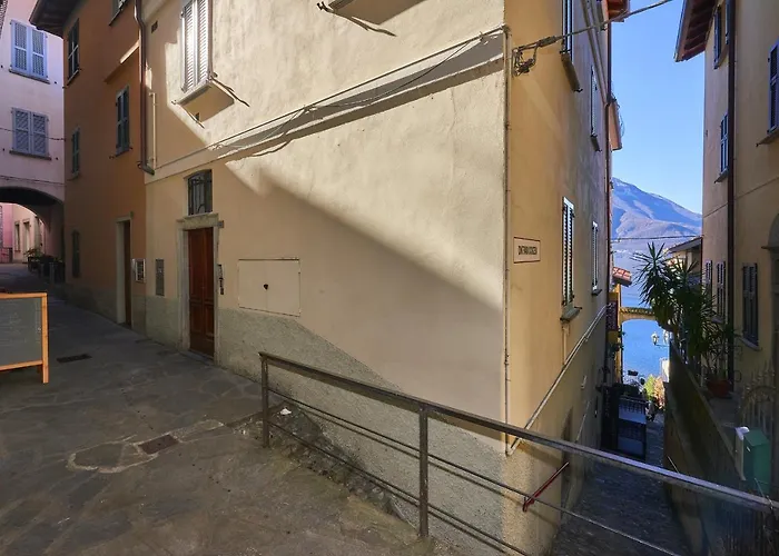Casa di Mezzo Historic centre of VARENNA Lake Como